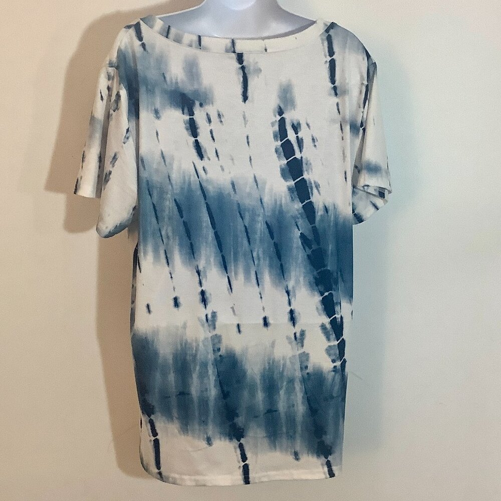 Tunic Style Top White Muted Blue Tones XL Free Style Short Sleeve  Random Print - Picture 2 of 4